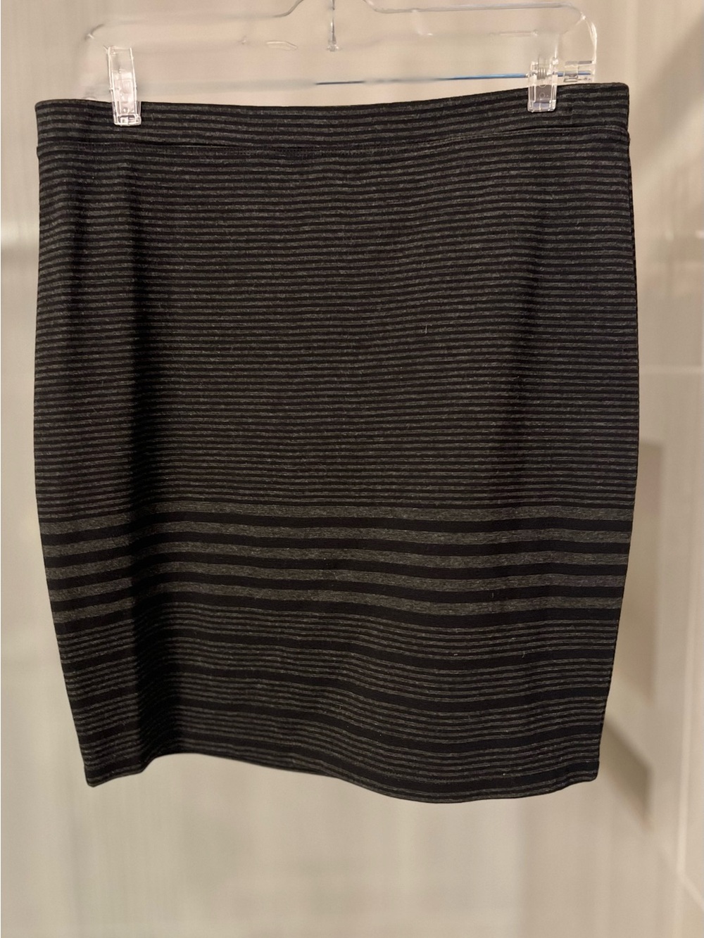 Max Studio Striped Stretch Knit Pencil Skirt Charcoal Grey Black Medium